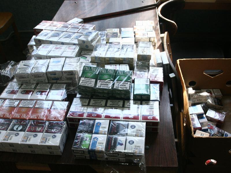 Târgujian reţinut pentru contrabandă cu ţigarete