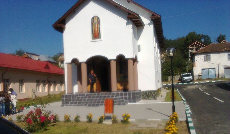 Sărbătoare de sfințire de biserică la Târgu-Cărbunești