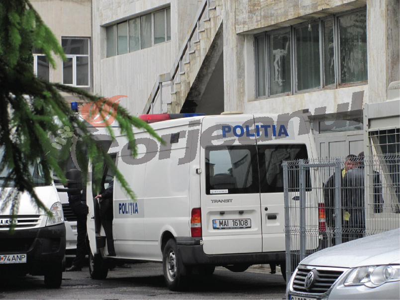 Pușcărie și daune pentru o manea