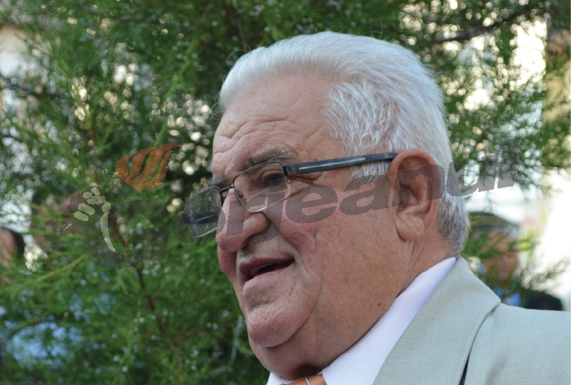 Gura târgului – Mischie, primul la tuns şi frezat