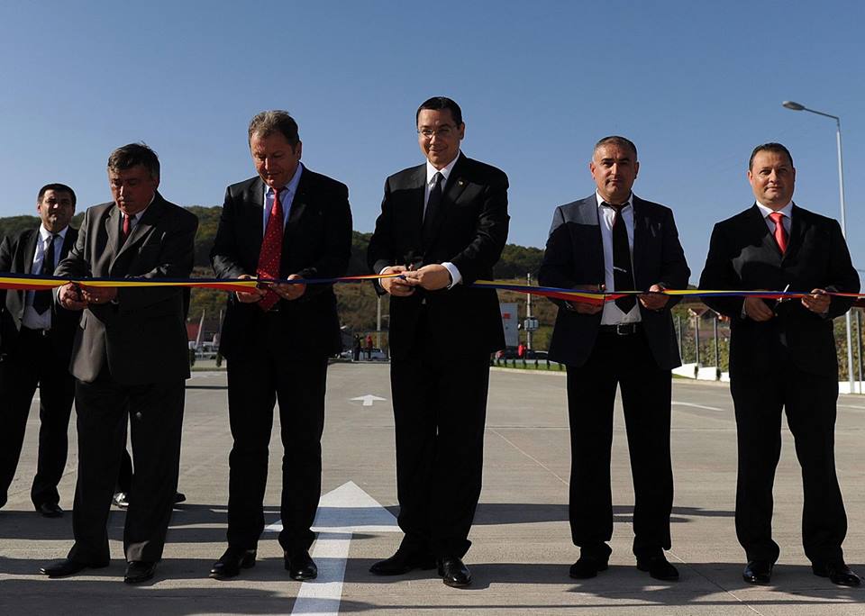 Victor Ponta: Imi doresc ca tinerii sa-si cumpere o masina fabricata in Romania