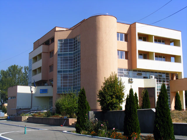 Peste o sută de studenţi sunt cazaţi în căminele UCB