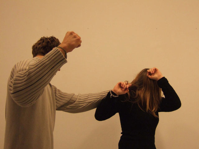 Zeci de gorjence, victime ale violenţei în familie, au cerut ordine de protecţie