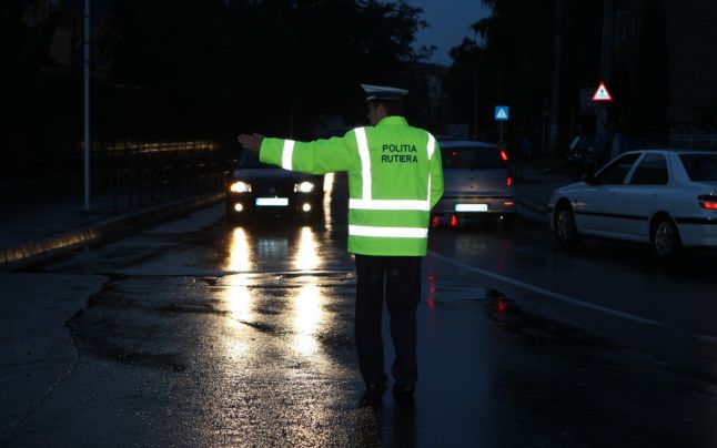 Prins la volan cu permisul suspendat