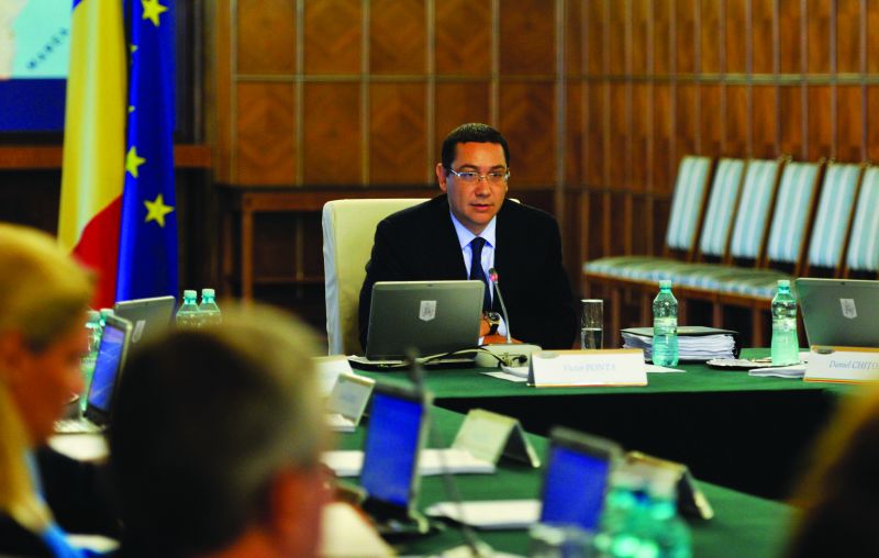 Guvernul Ponta le dă profesorilor bani pentru material didactic