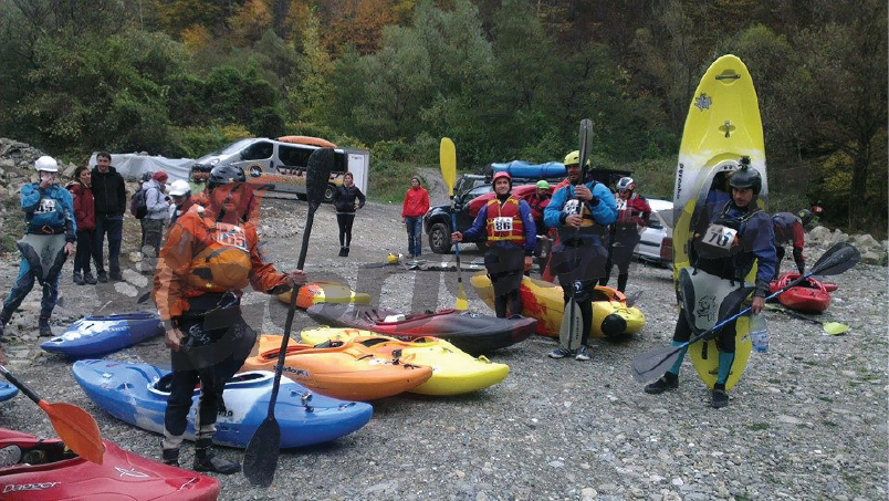 Rafting cu caiace pe Jiu, o bună oportunitate pentru turismul gorjean