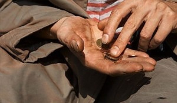 Grijile curg niagare, insecuritatea ne pândeşte pe furiş – Eseu despre negură, frison şi tristeţe