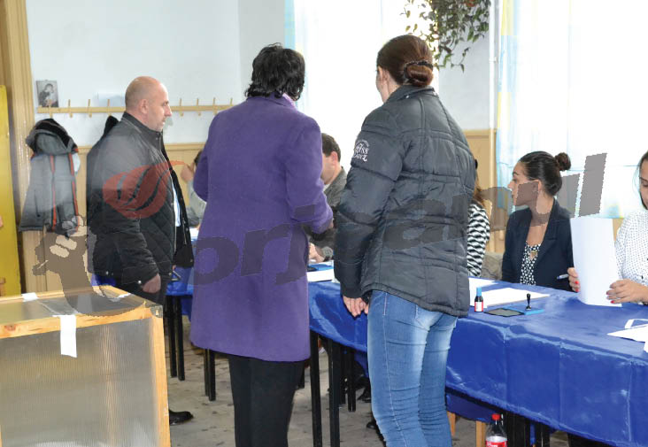 Comisiile din secţiile de vot îşi primesc banii