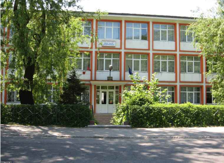 Liceenii pasionaţi de arta fotografică, invitaţi să se înscrie la concursul „Pasărea Măiastră”