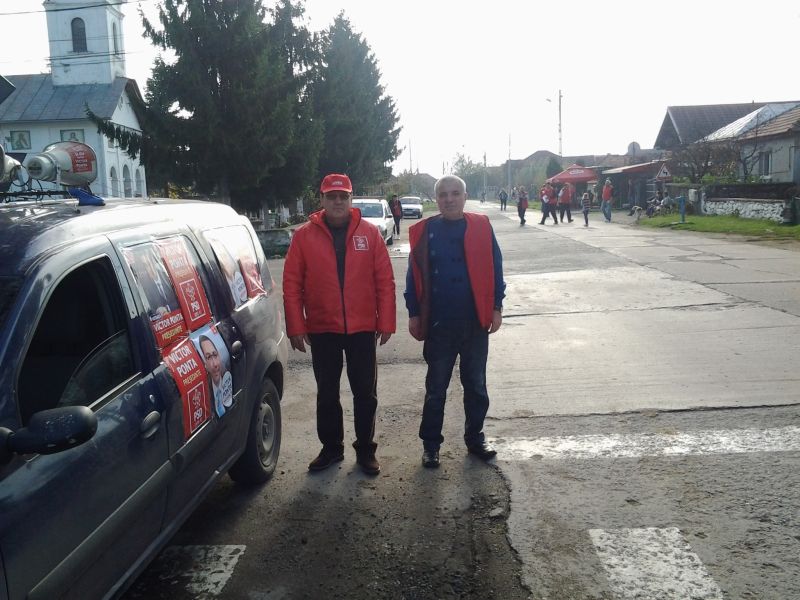 Social-democraţii, din casă în casă la Turcineşti