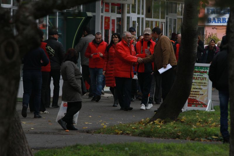 Acţiuni de campanie ale PSD, în cartierele din Târgu-Jiu