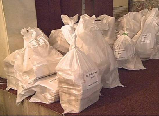 Gura târgului – Preşedintele unei secţii de votare, leşinat la coada depunerii sacilor cu buletine