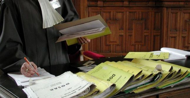 Grefierii amenință cu proteste