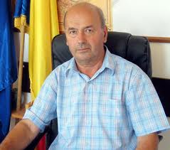 Referatul procurorilor: Primarul de la Stejari, mituit şi el de Ydail cu 15.000 de lei