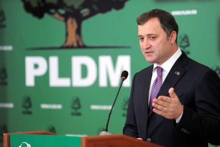 Vlad Filat anunță începerea negocierilor cu partidele proeuropene pentru formarea unui nou govern.