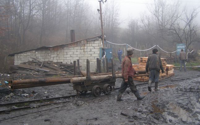 Gura târgului – Mese întinse pentru salariaţii Carierei Peşteana