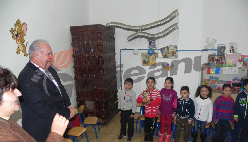 Dulciuri şi fructe pentru 28 de preşcolari