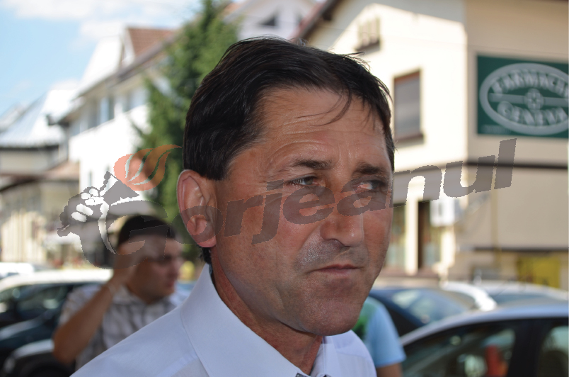 Gura târgului – Primarul de Stăneşti ameninţă cu dizolvarea Consiliului Local