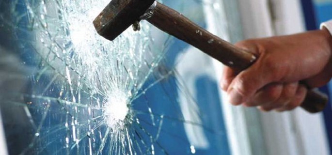 Tineri din Borăscu, cercetaţi pentru tentativă de furt şi distrugere