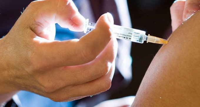 Elevii de clasa a VIII, în plină campanie de imunizare