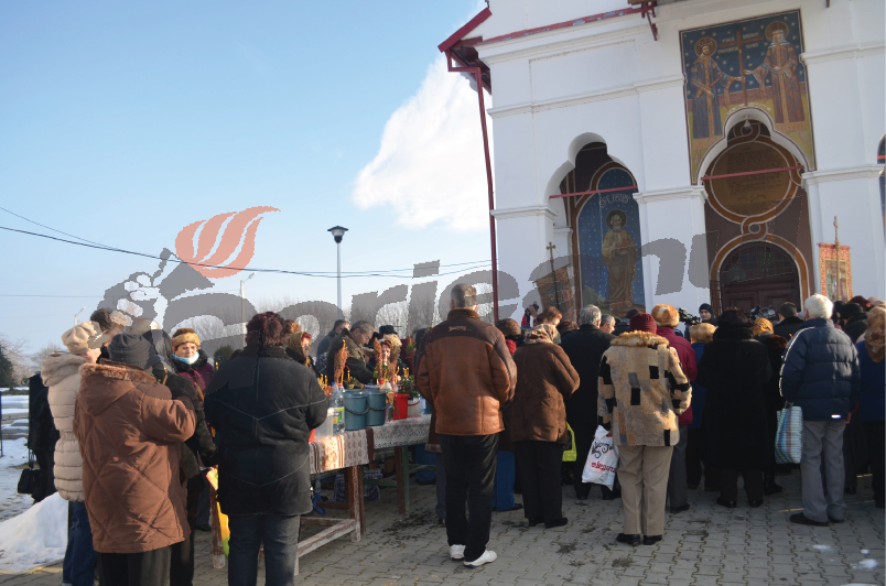 Agheasmă de la poliţiştii locali pentru vârstnici şi bolnavi
