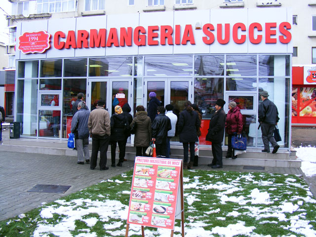 Magazinele Succes, lăsate în beznă