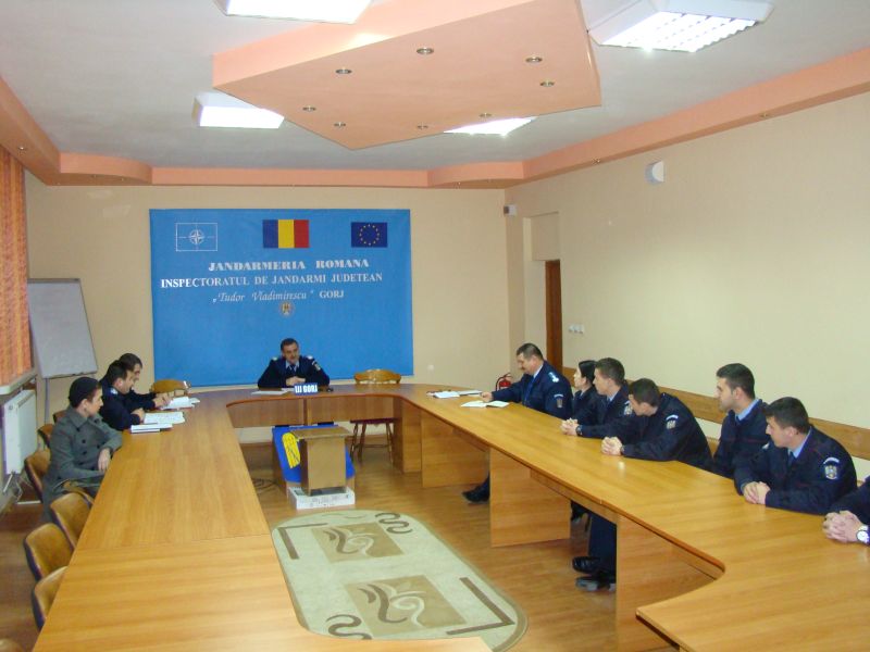 Opt elevi, în practică la Jandarmeria Gorj