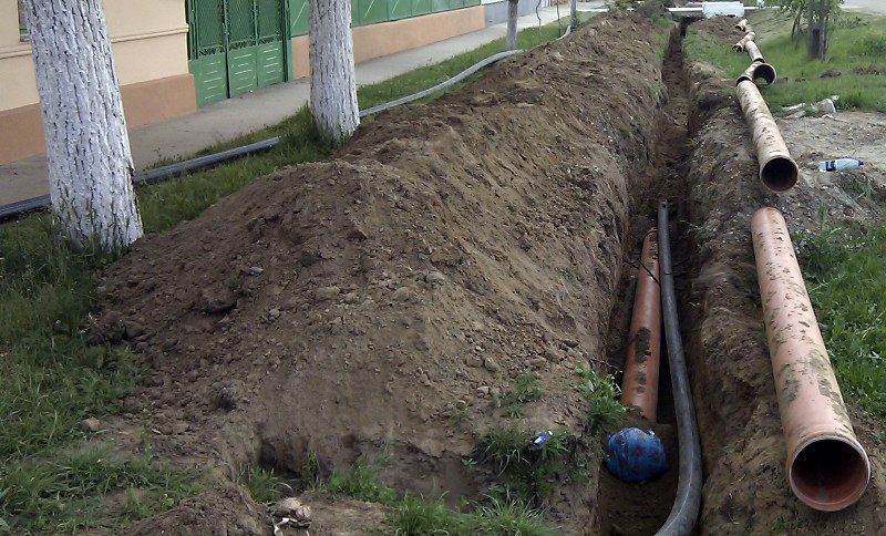 Firmă din Baia de Fier, acuzată de lucrări ilegale la branşamentele la apă din Bengeşti
