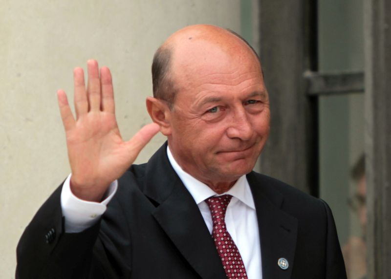 Flota a dispărut ca măgarul în ceaţă / A ingurgitat şarlatanul flota