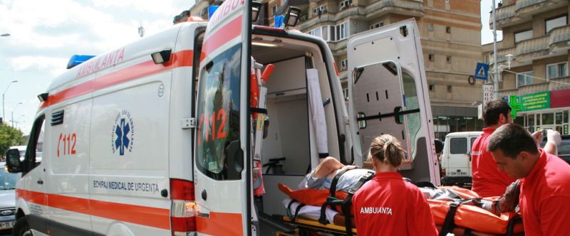 A intrat cu maşina într-o autoutilitară