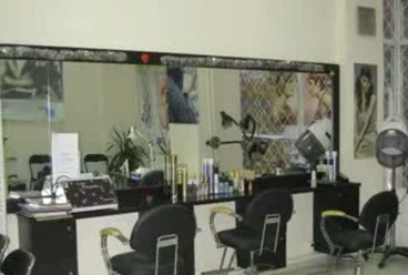 Ţânţarul, jupân la frizerie