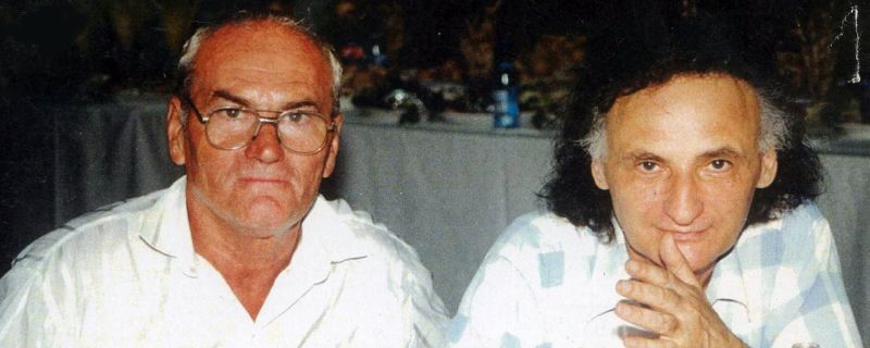 Cu mulţumiri sincere personalităţilor enumerate mai jos ce m-au încurajat şi m-au ajutat să ţin legătura cu marele poet român din Basarabia, Grigore Vieru – aproape 20 de ani, timp în care am devenit prieteni sinceri şi devotaţi