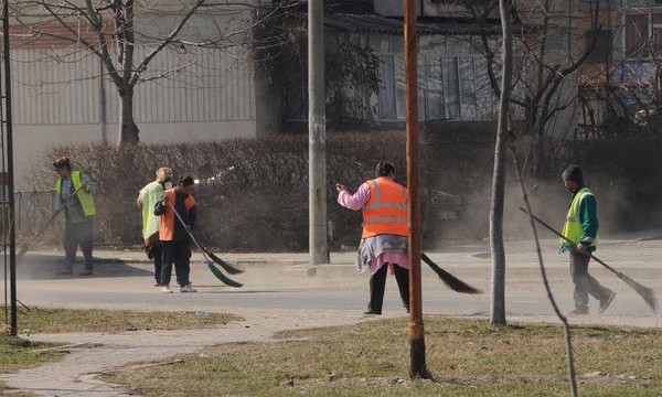 Mâncare la schimb cu ore de muncă prestate