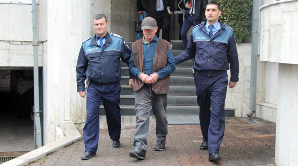 Arest prelungit pentru pădurarul care a vrut să-şi împuşte fosta iubită