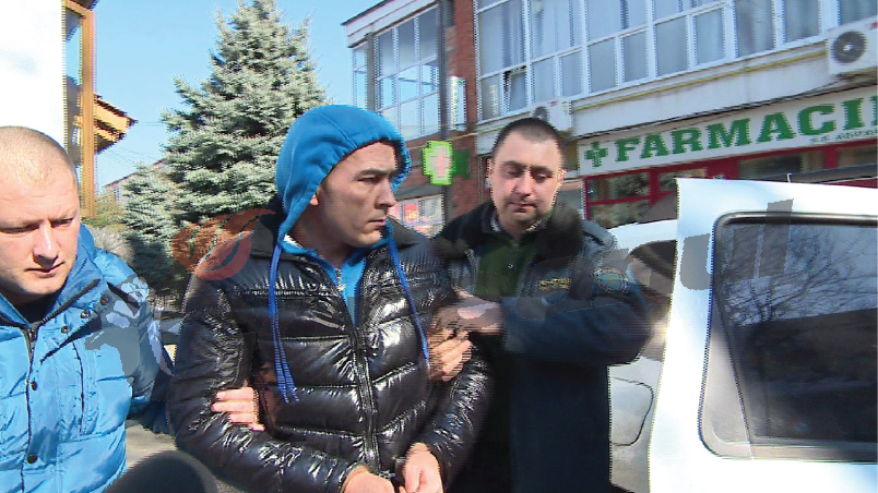 Rămân după gratii