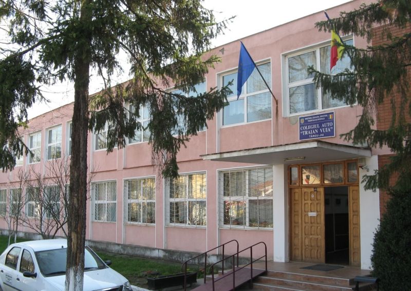 Colegiul “Traian Vuia” caută bibliotecar, tehnician, supraveghetor, administrator financiar şi îngrijitor