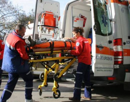 Maşină acroşată de o autoutilitară la Mătăsari