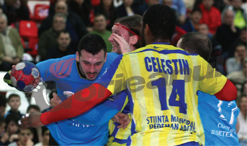 Meciul cu Călărașiul, în plan secund