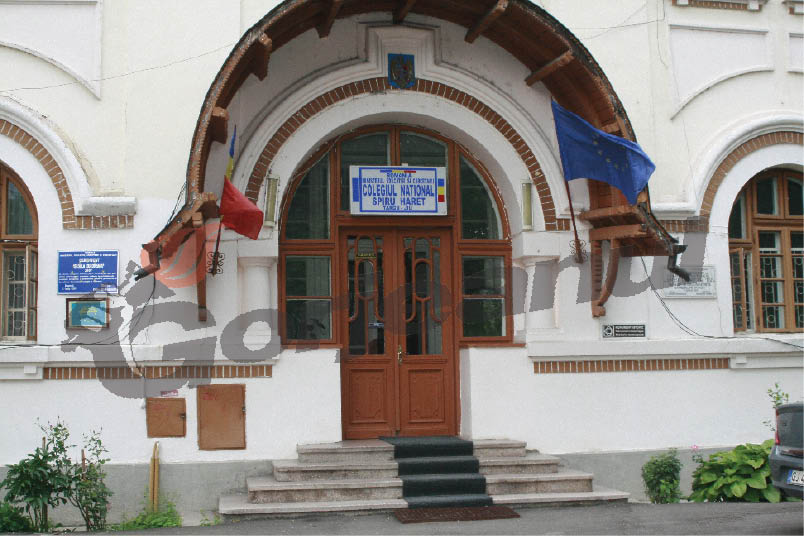 Omagiu – Pe care cu plăcere îl dedic celor dragi care ne-au instruit şi educat să devenim învăţători