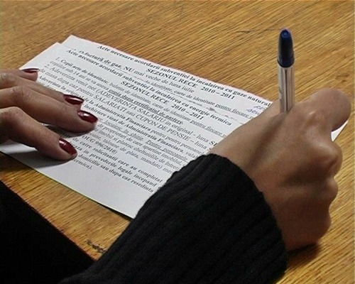 Târgujiancă cercetată pentru fals în declaraţii şi tentativă de înşelăciune