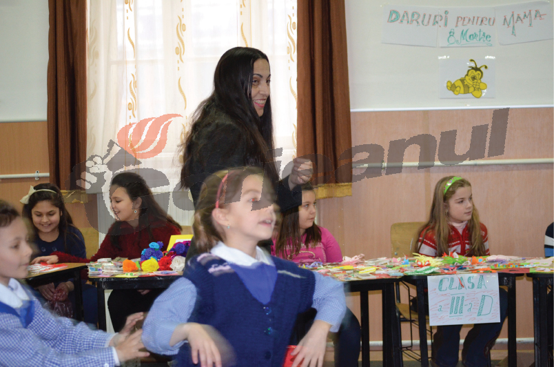 „Daruri pentru mama”, – Târg de felicitări de 8 martie, la Şcoala „Constantin Săvoiu”