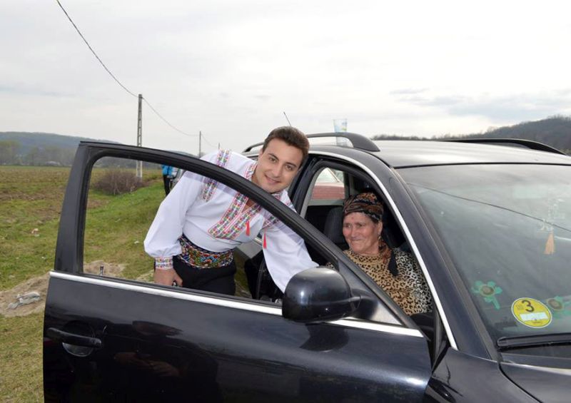 Ie veche de un secol, cadou pentru interpretul Sanfira