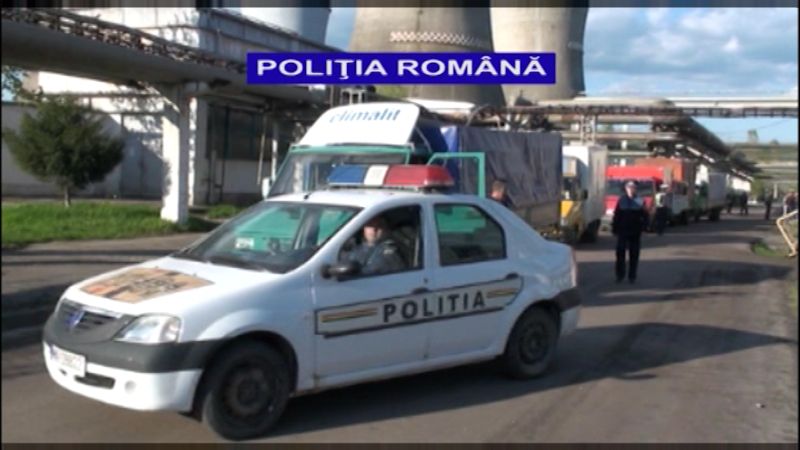 150 de tone de cărbune fără acte, confiscate de poliţişti