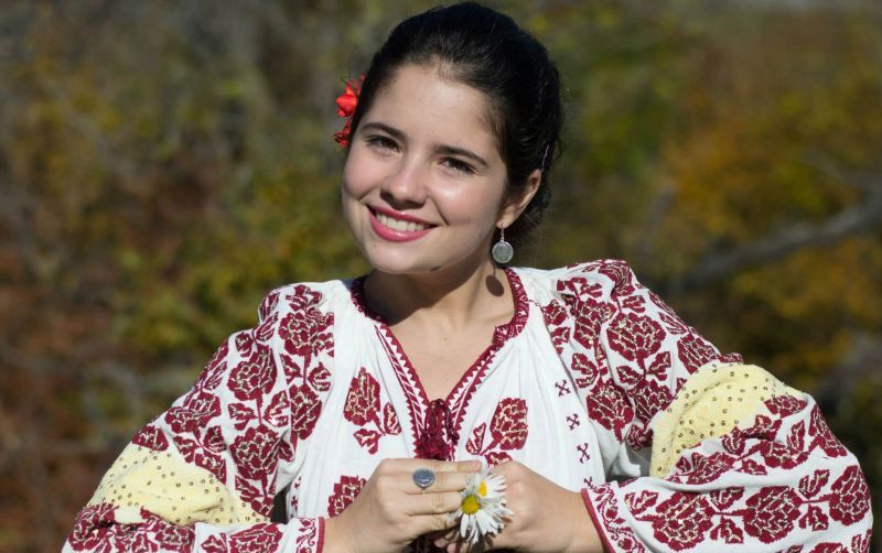 Regal folcoric – Spectacol extraordinar cu recitaluri şi hore – “HAI NEICĂ, LA PEŞTIŞANI”