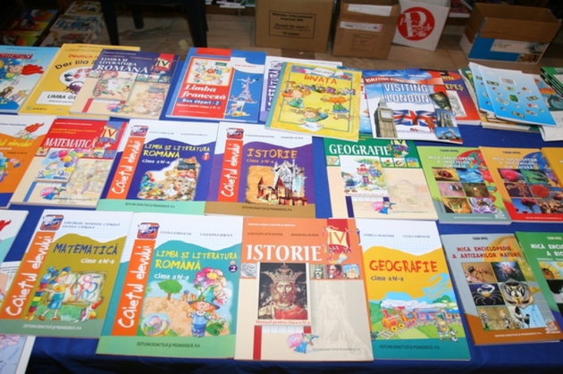 Peste 200.000 de lei pentru retipărirea manualelor şcolare vechi din Gorj