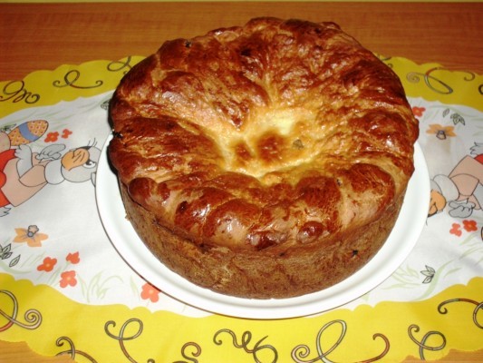 Pască cu brânză dulce şi stafide