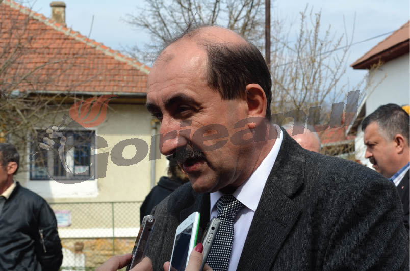 Primarul Slivilescu suflă şi-n iaurt pentru o nouă candidatură