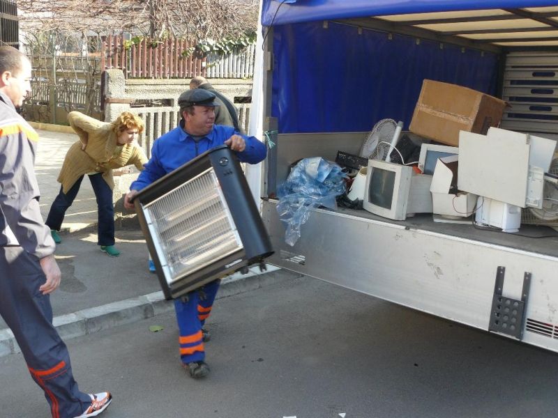 Acţiune de colectare DEEE-uri la Crasna şi Bustuchin