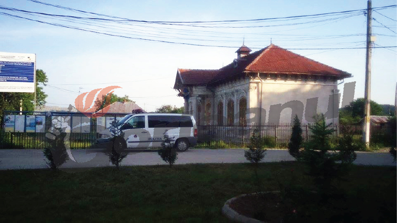 Zilele Comunei Bîlteni, cu descinderi şi mascaţi: Primarul Păsărin şi vicele Oprea, în duba poliţiei