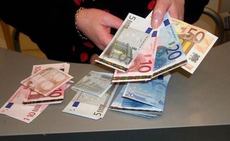 Conturile de peste 5.000 euro, declarate la AJFP
